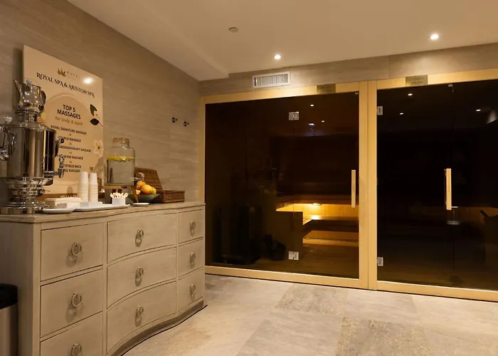 Royal Ariston Hotel